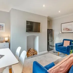 Molokai Snug Location North South Bay Courtyard Garden Parking Apartment Scarborough