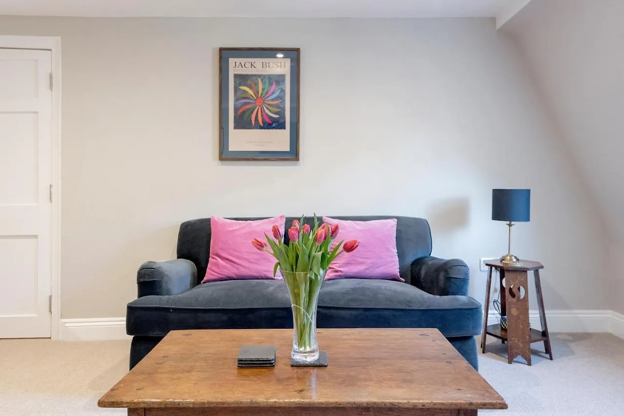 Stunning & Central Milsom Street Apartment Bath