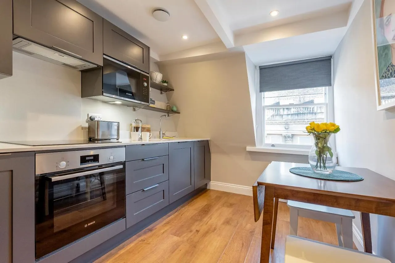 Stunning & Central Milsom Street Apartment Bath