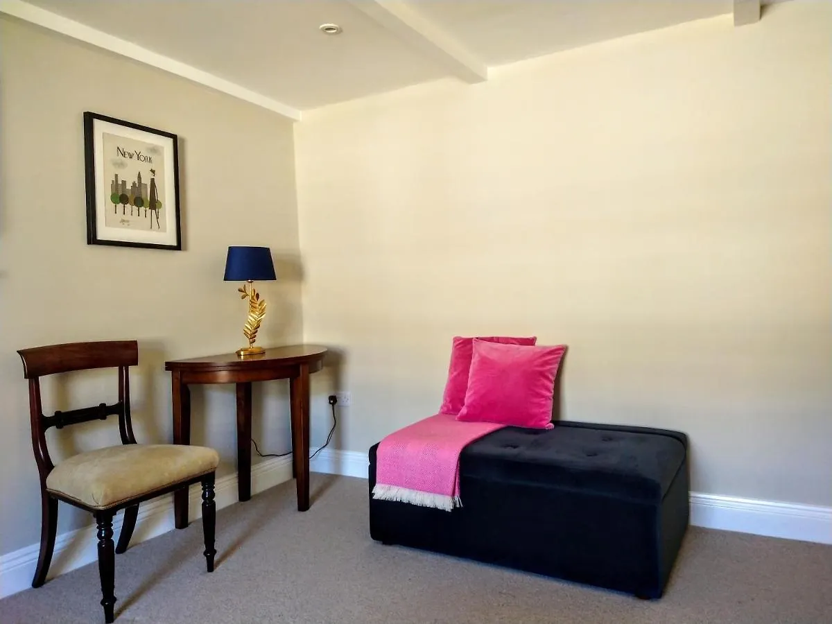 Stunning & Central Milsom Street Apartment Bath